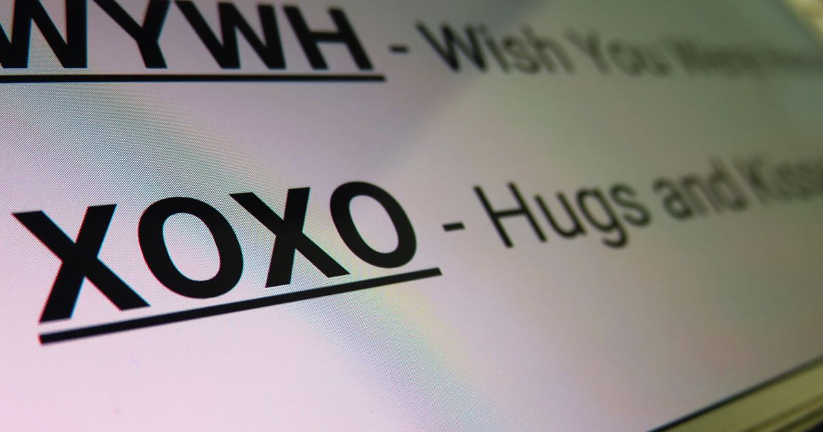 Guida agli anglicismi sui social - cosa significano e quali usare